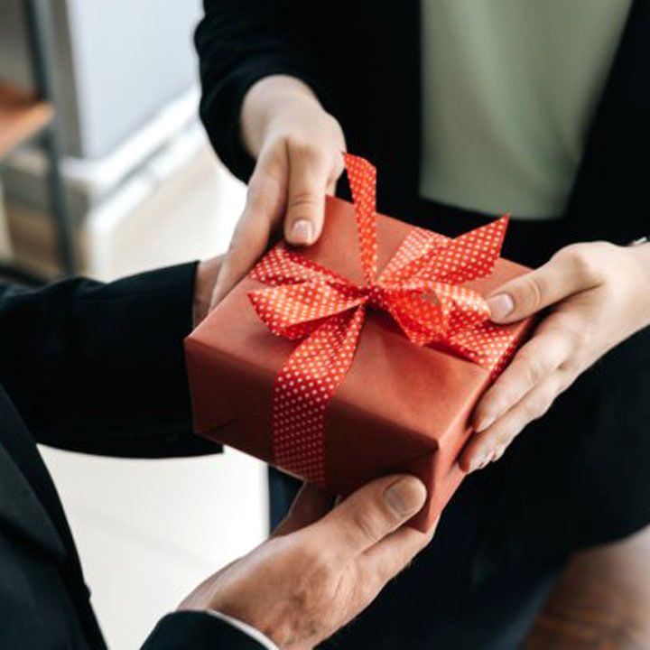 Gợi ý các ý tưởng độc đáo hấp dẫn về quà tặng khách hàng doanh nghiệp.